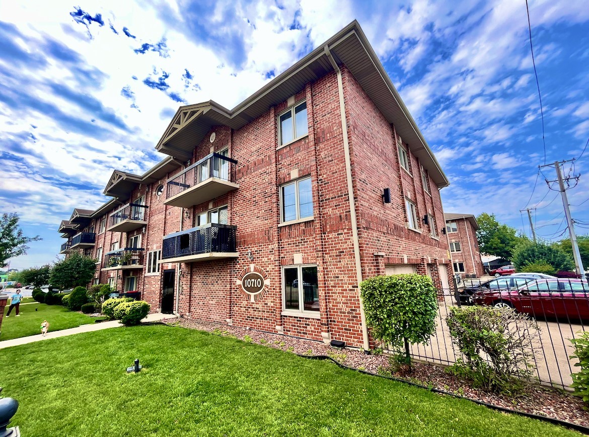 10710 Central Avenue, Unit 2E Chicago Ridge, IL 60415 - Photo 1 of 23 Gallery Image 1
