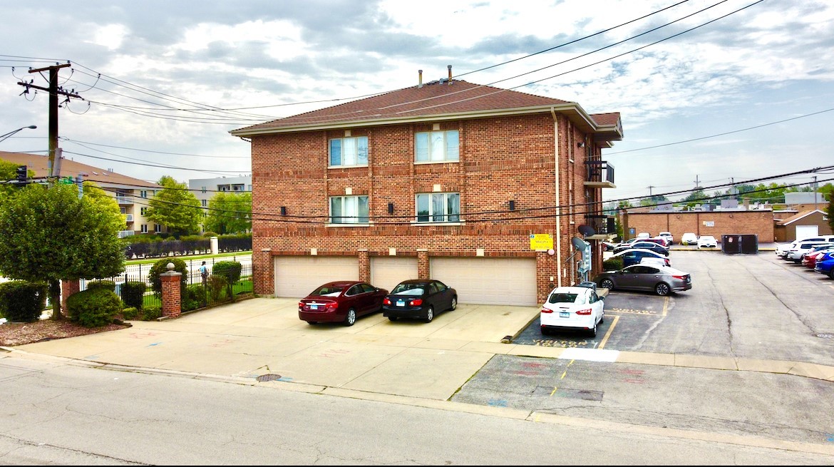 10710 Central Avenue, Unit 2E Chicago Ridge, IL 60415 - Photo 2 of 23 Gallery Image 2