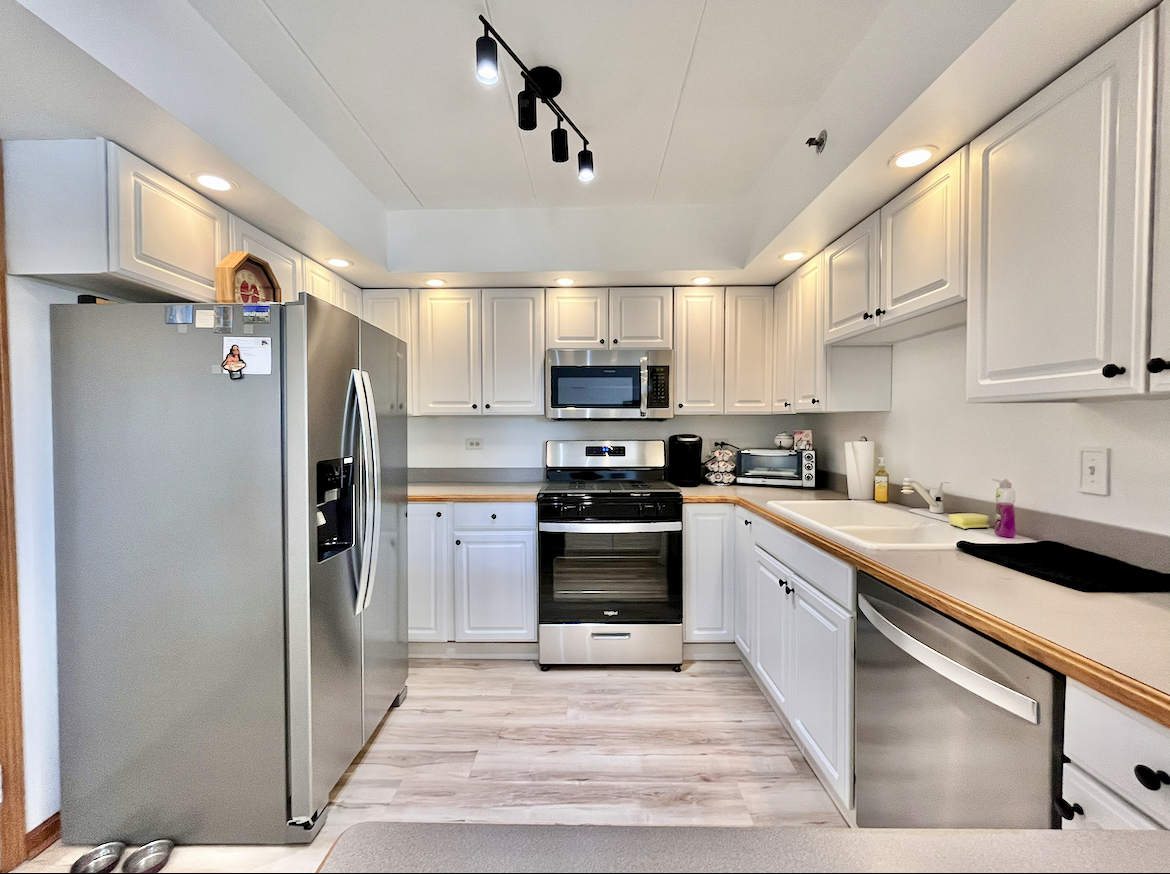 10710 Central Avenue, Unit 2E Chicago Ridge, IL 60415 - Photo 3 of 23 Gallery Image 3