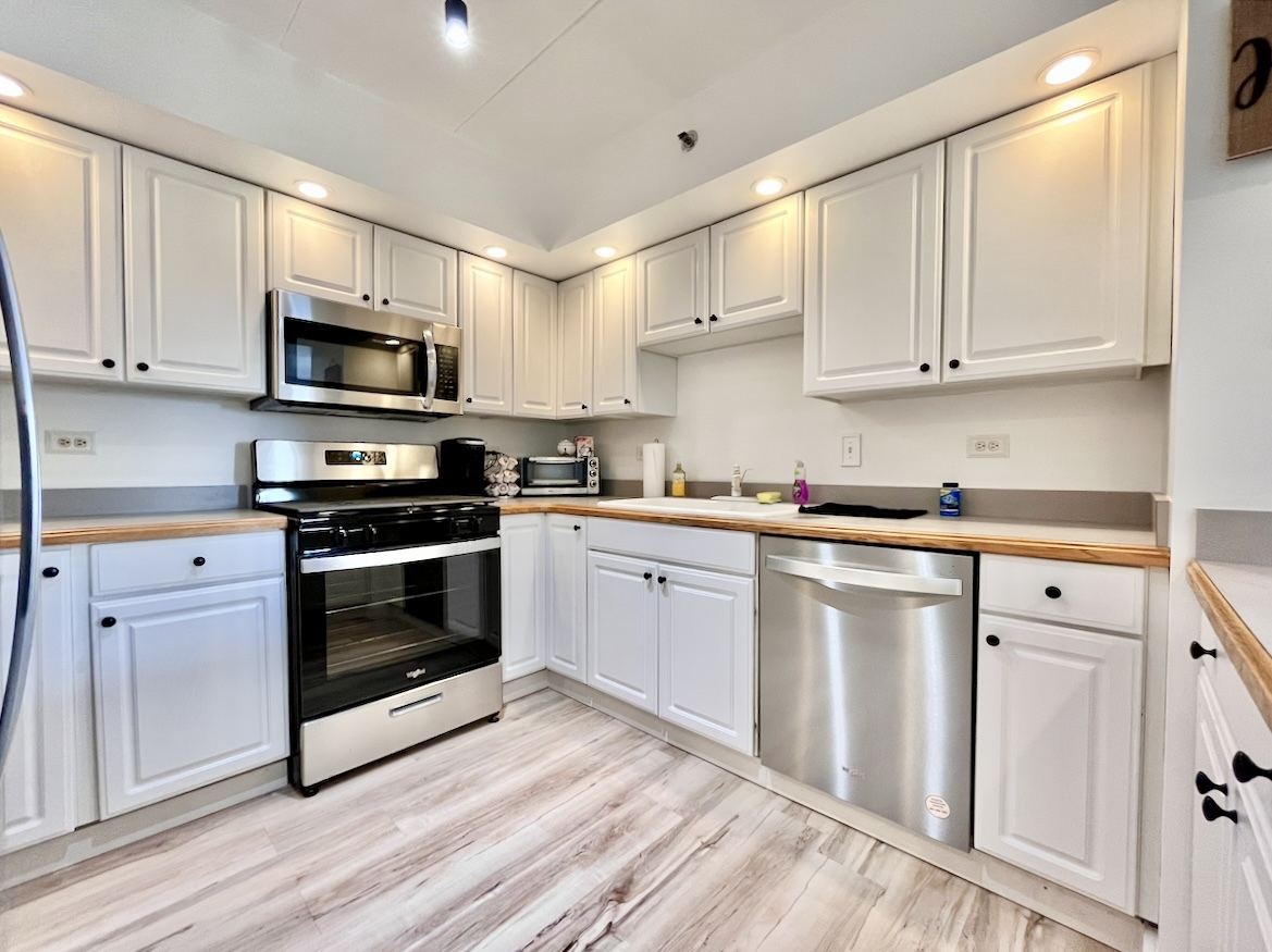10710 Central Avenue, Unit 2E Chicago Ridge, IL 60415 - Photo 4 of 23 Gallery Image 4