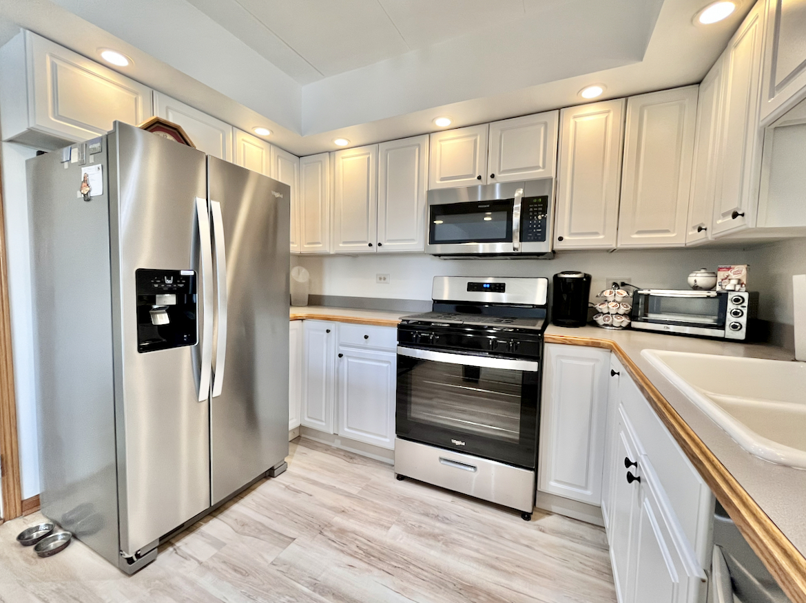 10710 Central Avenue, Unit 2E Chicago Ridge, IL 60415 - Photo 5 of 23 Gallery Image 5