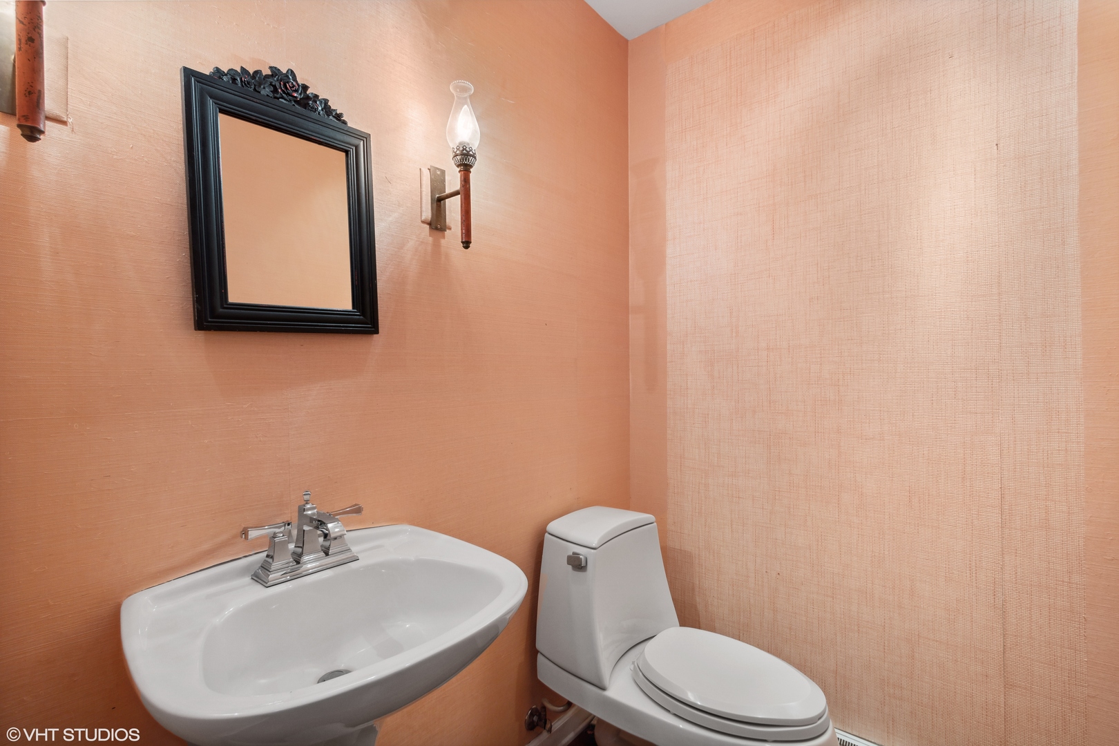 322 Old Sutton Road Barrington, IL 60010 - Photo 12 of 37 a bathroom with a toilet sink and mirror