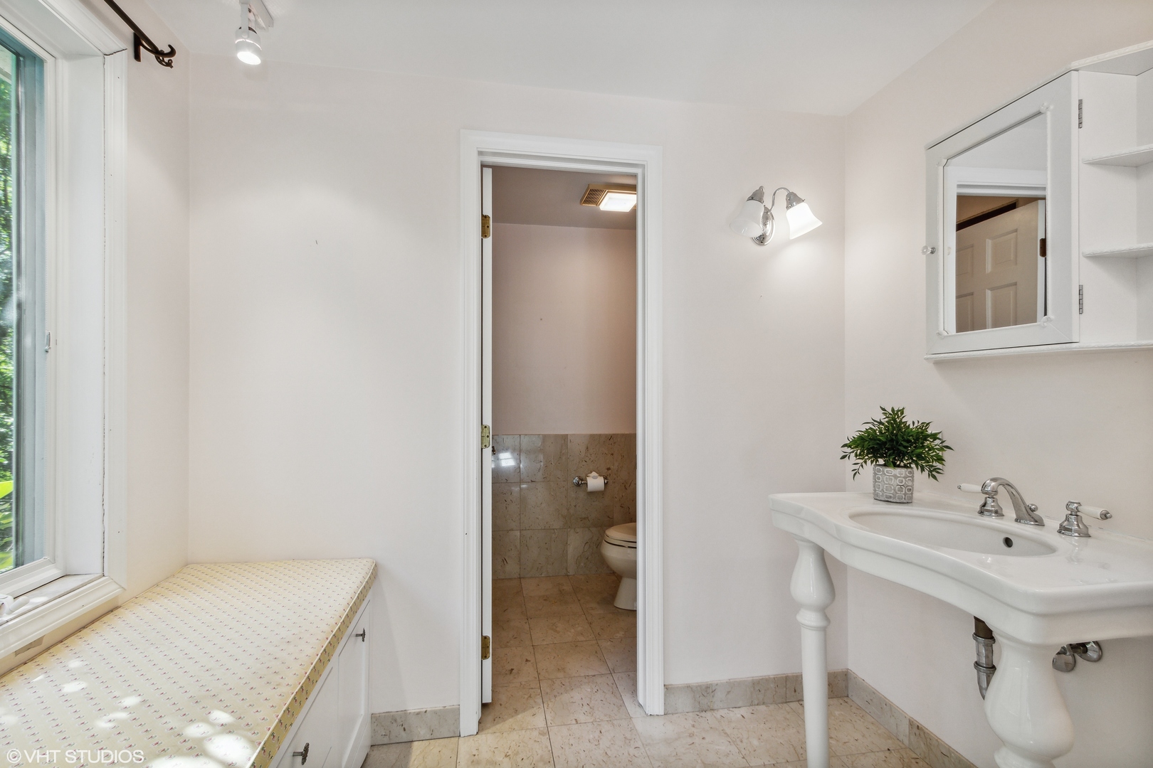 322 Old Sutton Road Barrington, IL 60010 - Photo 14 of 37 a bathroom with a sink and a mirror