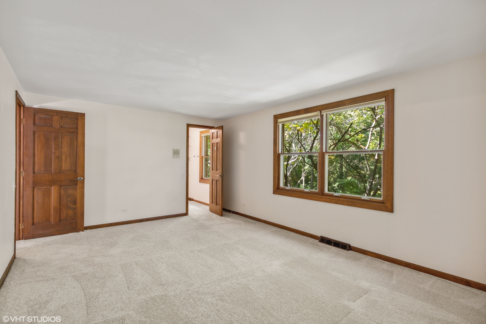 322 Old Sutton Road Barrington, IL 60010 - Photo 16 of 37 an empty room with windows and closet