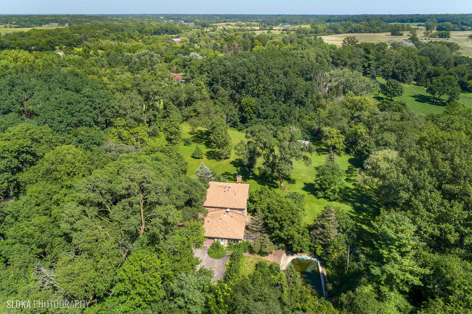 322 Old Sutton Road Barrington, IL 60010 - Photo 31 of 37 an aerial view of residential house with outdoor space and trees all around