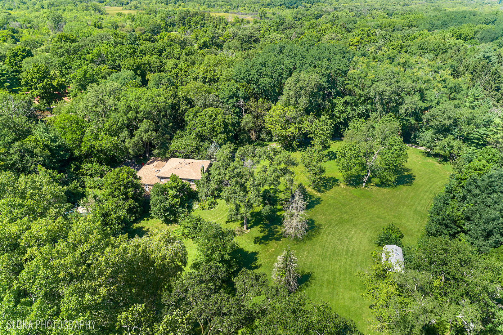 322 Old Sutton Road Barrington, IL 60010 - Photo 33 of 37 a aerial view of a house with a yard