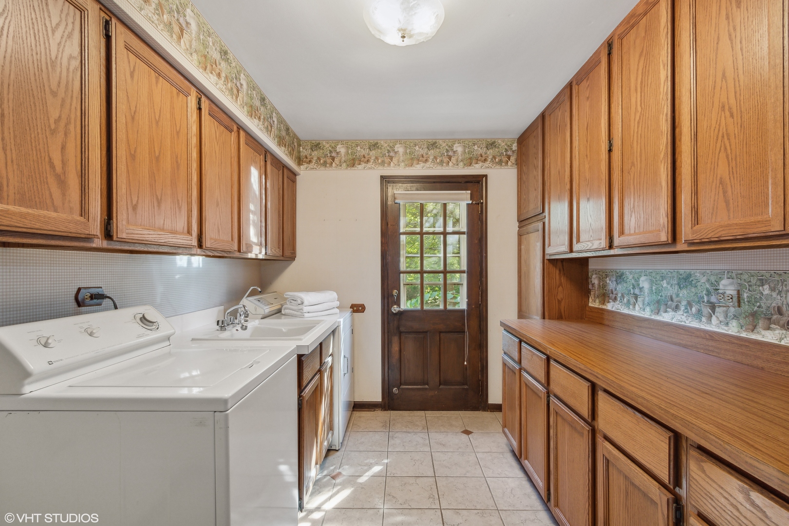 322 Old Sutton Road Barrington, IL 60010 - Photo 10 of 37 a utility room with dryer and washer