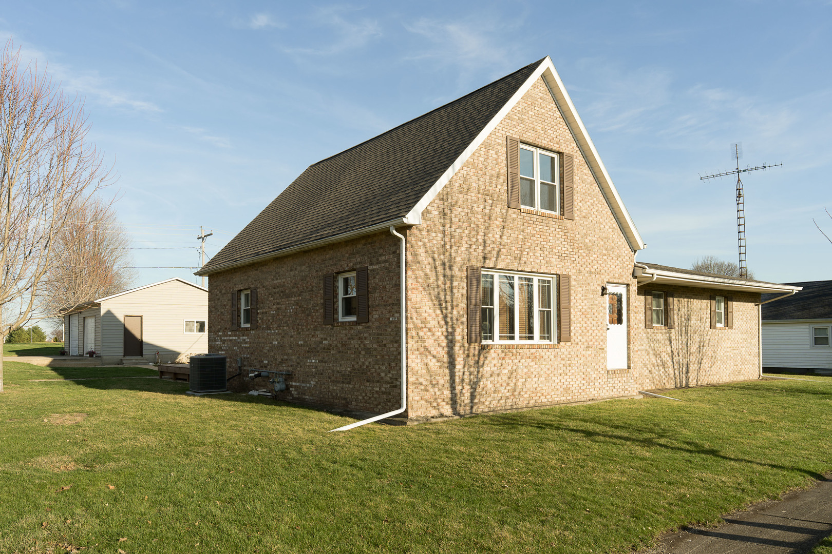 201 South Brush Avenue Ladd, IL 61329 - Photo 1 of 17