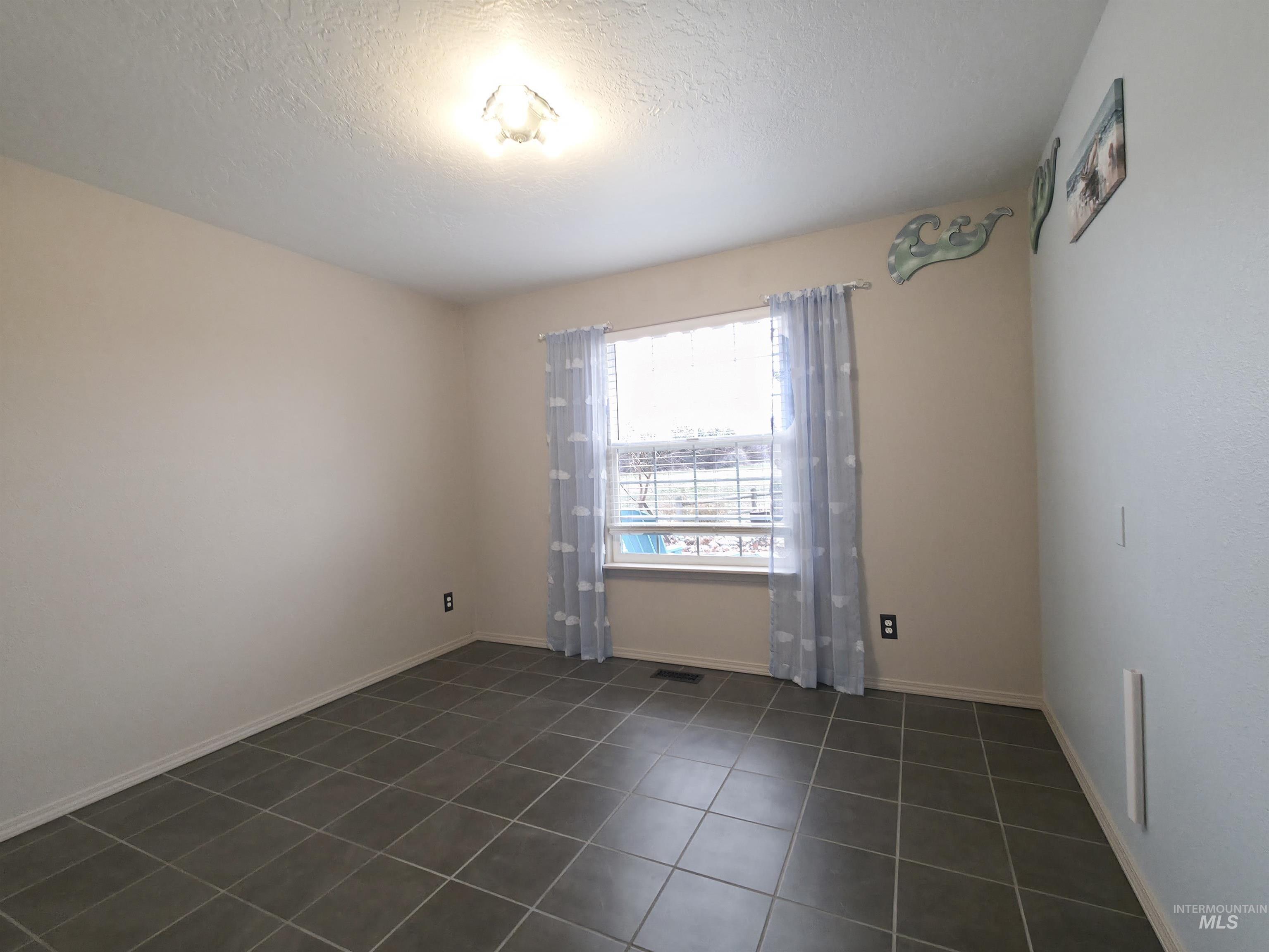 10142 Airpark Loop Road Melba, ID 83641 - Photo 15 of 35