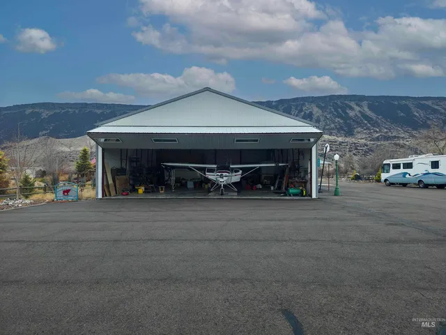 $1,200,000 | 10142 Airpark Loop Road, Melba, ID 83641
