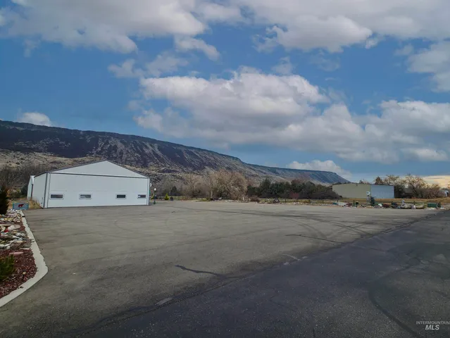 $1,200,000 | 10142 Airpark Loop Road, Melba, ID 83641