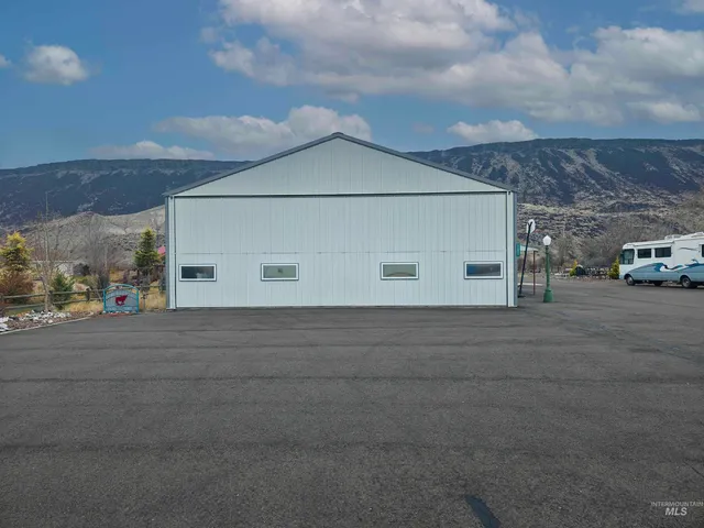 $1,200,000 | 10142 Airpark Loop Road, Melba, ID 83641