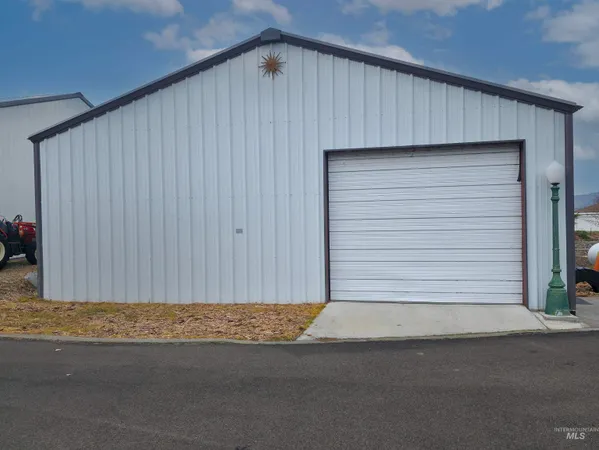 $1,200,000 | 10142 Airpark Loop Road, Melba, ID 83641