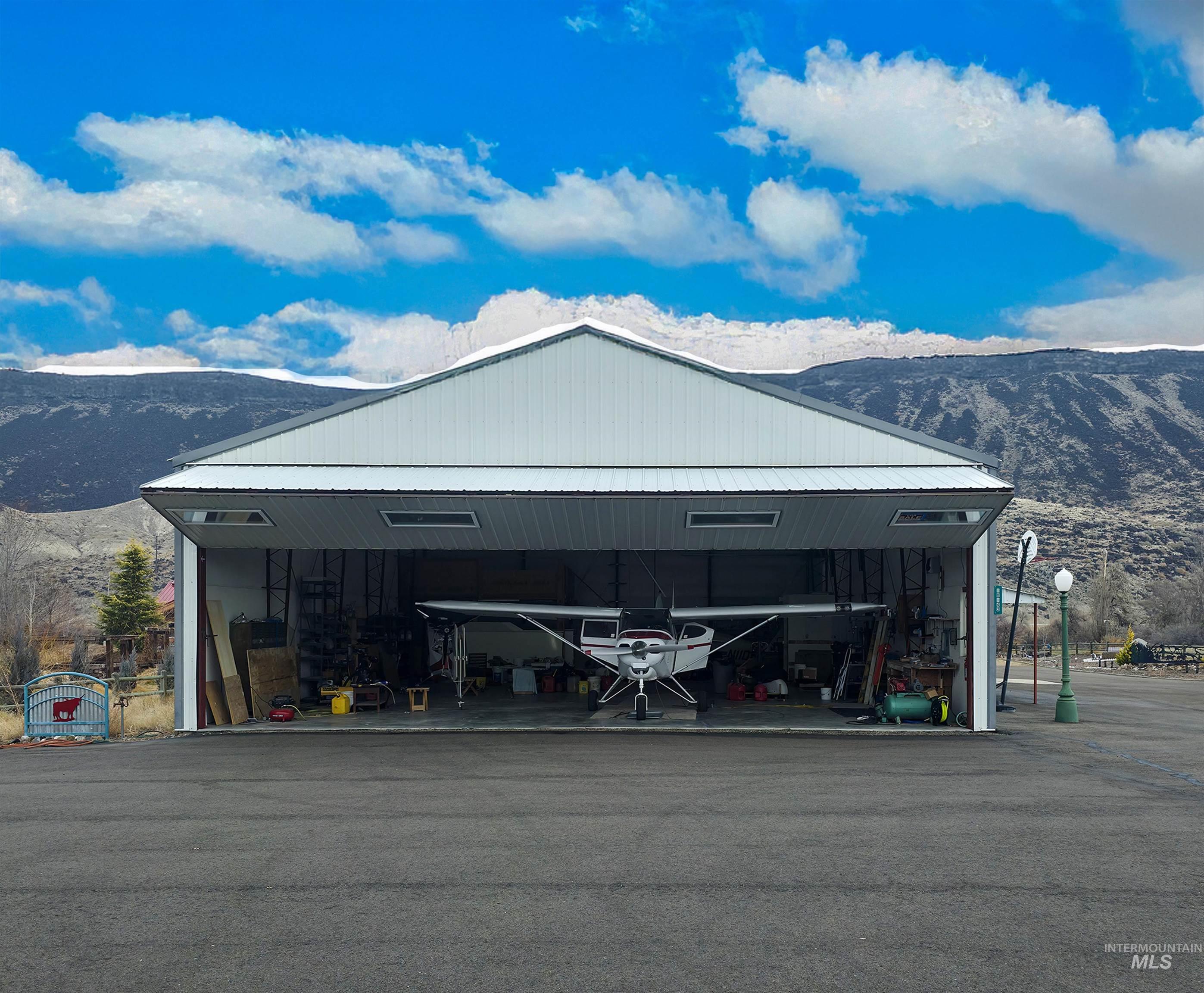 10142 Airpark Loop Road Melba, ID 83641 - Photo 3 of 35