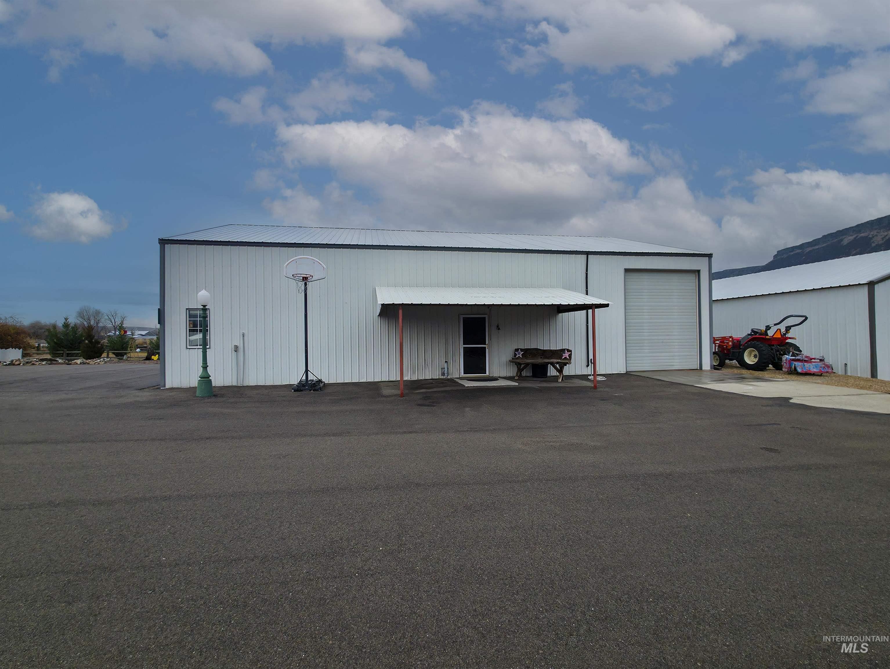 10142 Airpark Loop Road Melba, ID 83641 - Photo 32 of 35