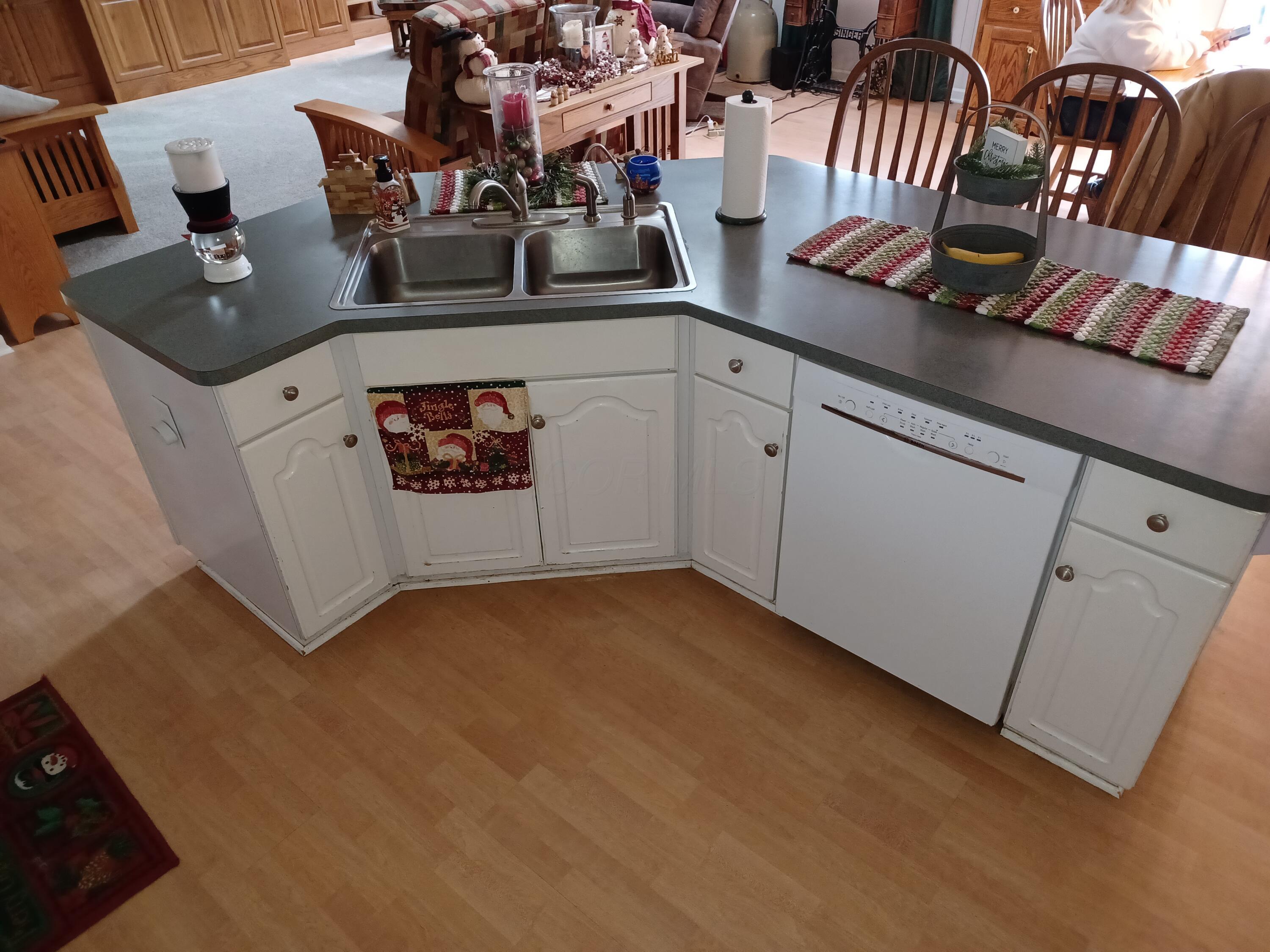 7065 Hollow Road Southwest Pataskala, OH 43062 - Photo 10 of 57 kitchen4