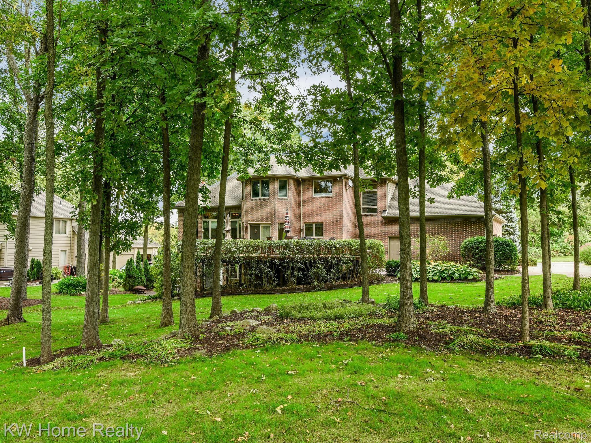 448 Inverness Highland, MI 48357 - Photo 8 of 36 448 Inverness Highland Charter-017-020-448 Inverness Highland MI0016-MLS_Size - Copy.jpg