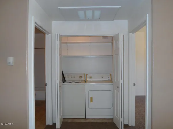 en empty room with windows and ceiling fan