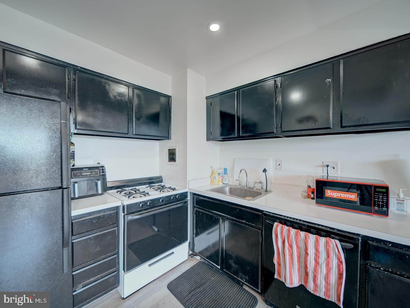 1822 Metzerott Road, Unit 402 Hyattsville, MD 20783 - Photo 14 of 31