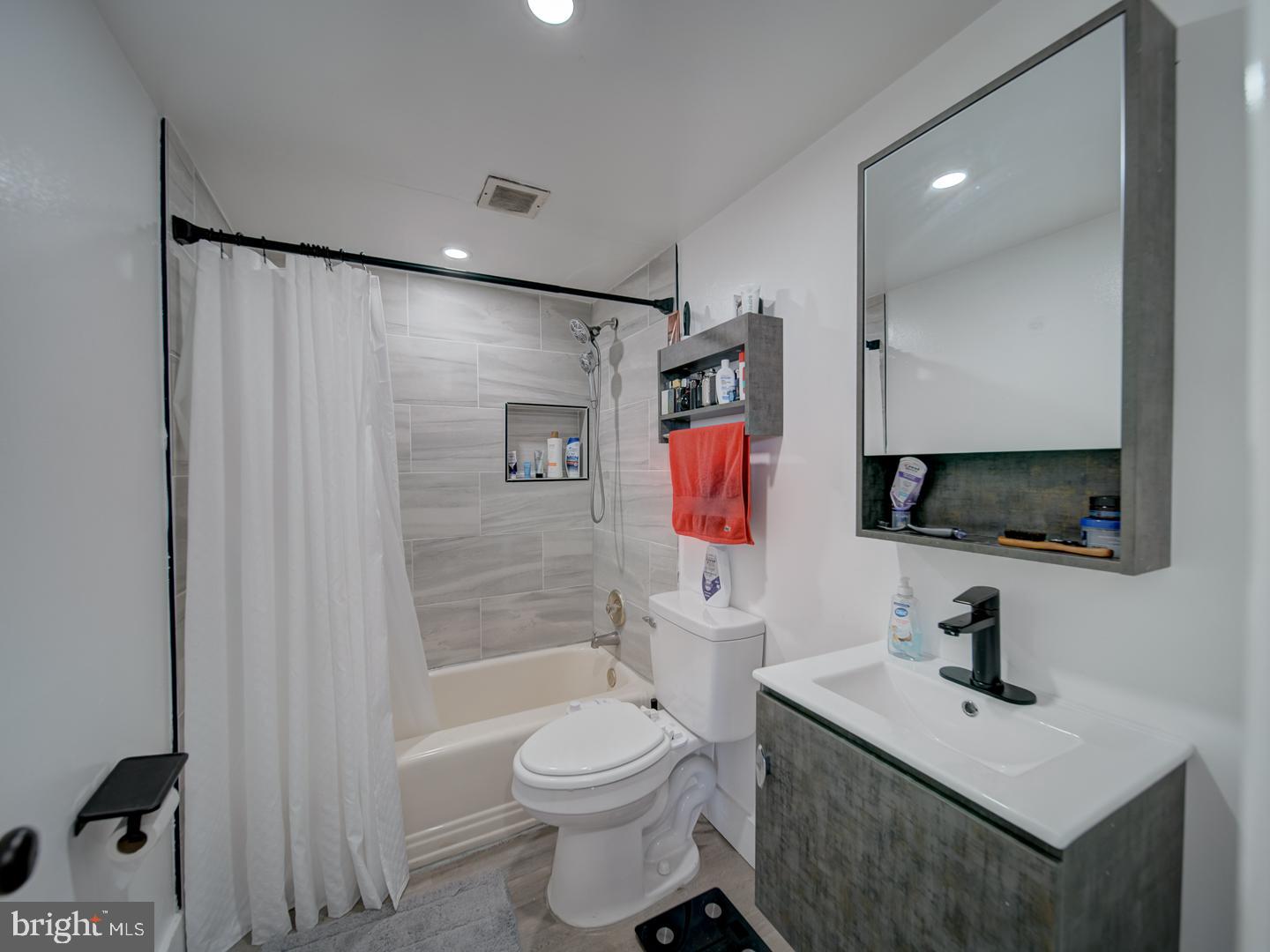 1822 Metzerott Road, Unit 402 Hyattsville, MD 20783 - Photo 17 of 31