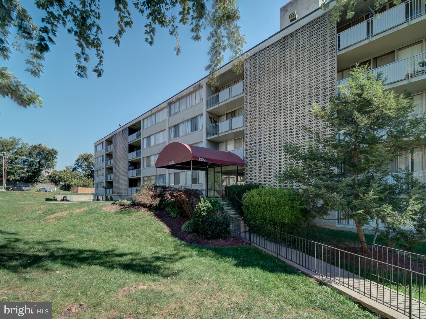 1822 Metzerott Road, Unit 402 Hyattsville, MD 20783 - Photo 3 of 31