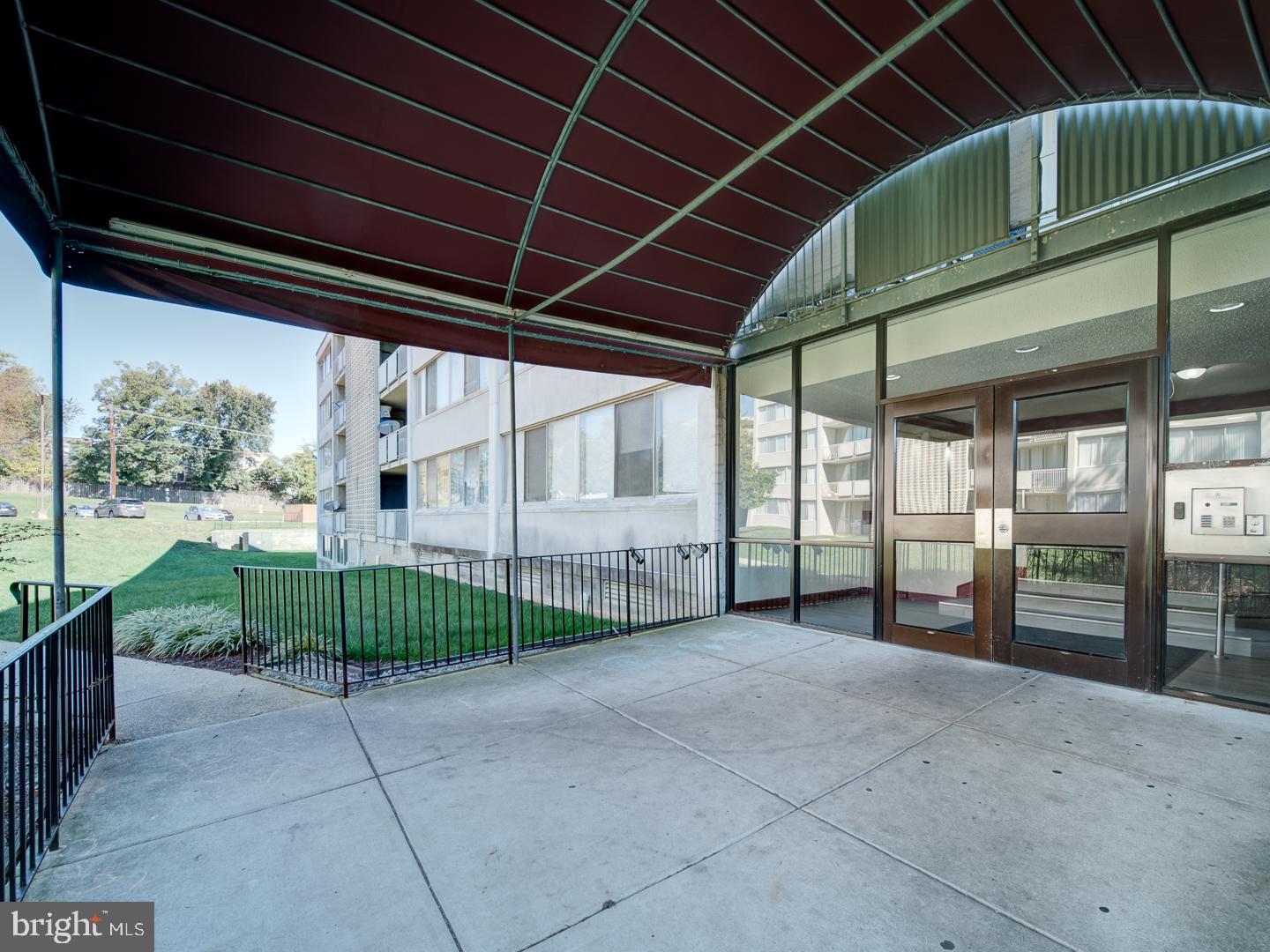 1822 Metzerott Road, Unit 402 Hyattsville, MD 20783 - Photo 5 of 31