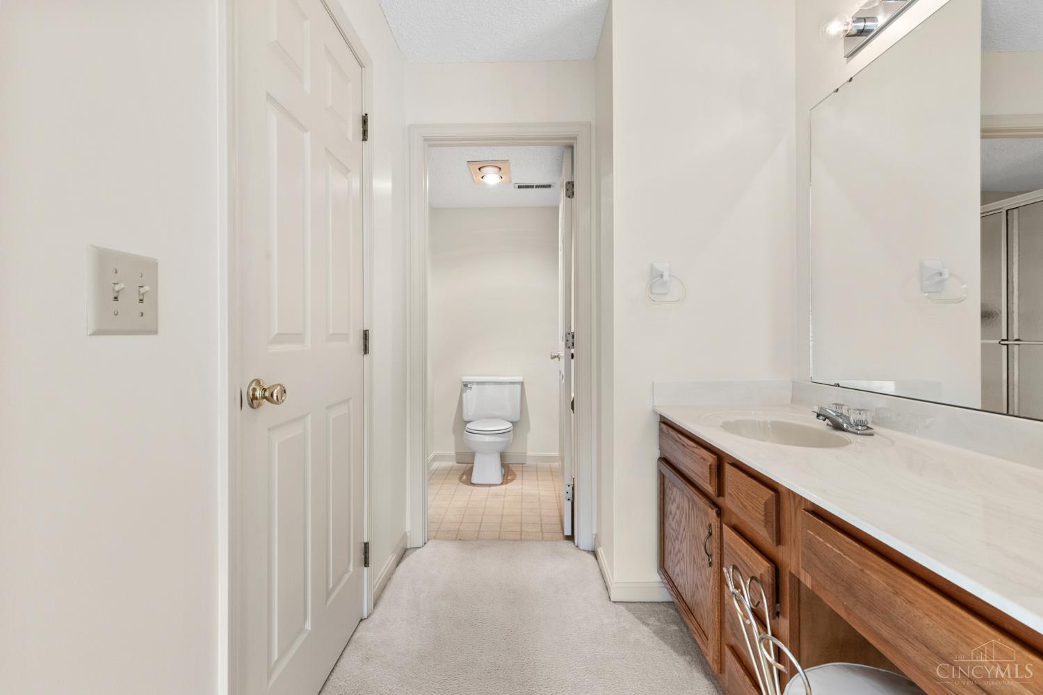 3547 Jessup Road, Unit 1A Cincinnati, OH 45239 - Photo 31 of 46 Full Bathroom with Walk-In Closet and Dressing Area Adjoining Primary Bedroom