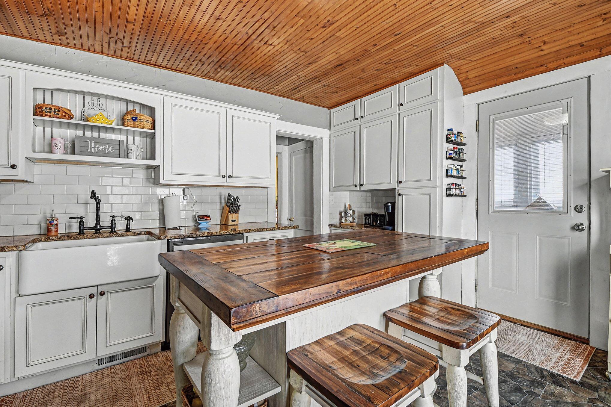 616 South Broas Street Belding, MI 48809 - Photo 11 of 24 011_file_8523