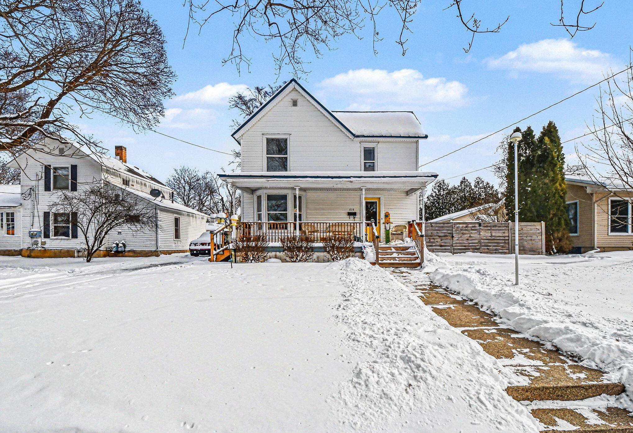 616 South Broas Street Belding, MI 48809 - Photo 2 of 24 002_file_4239