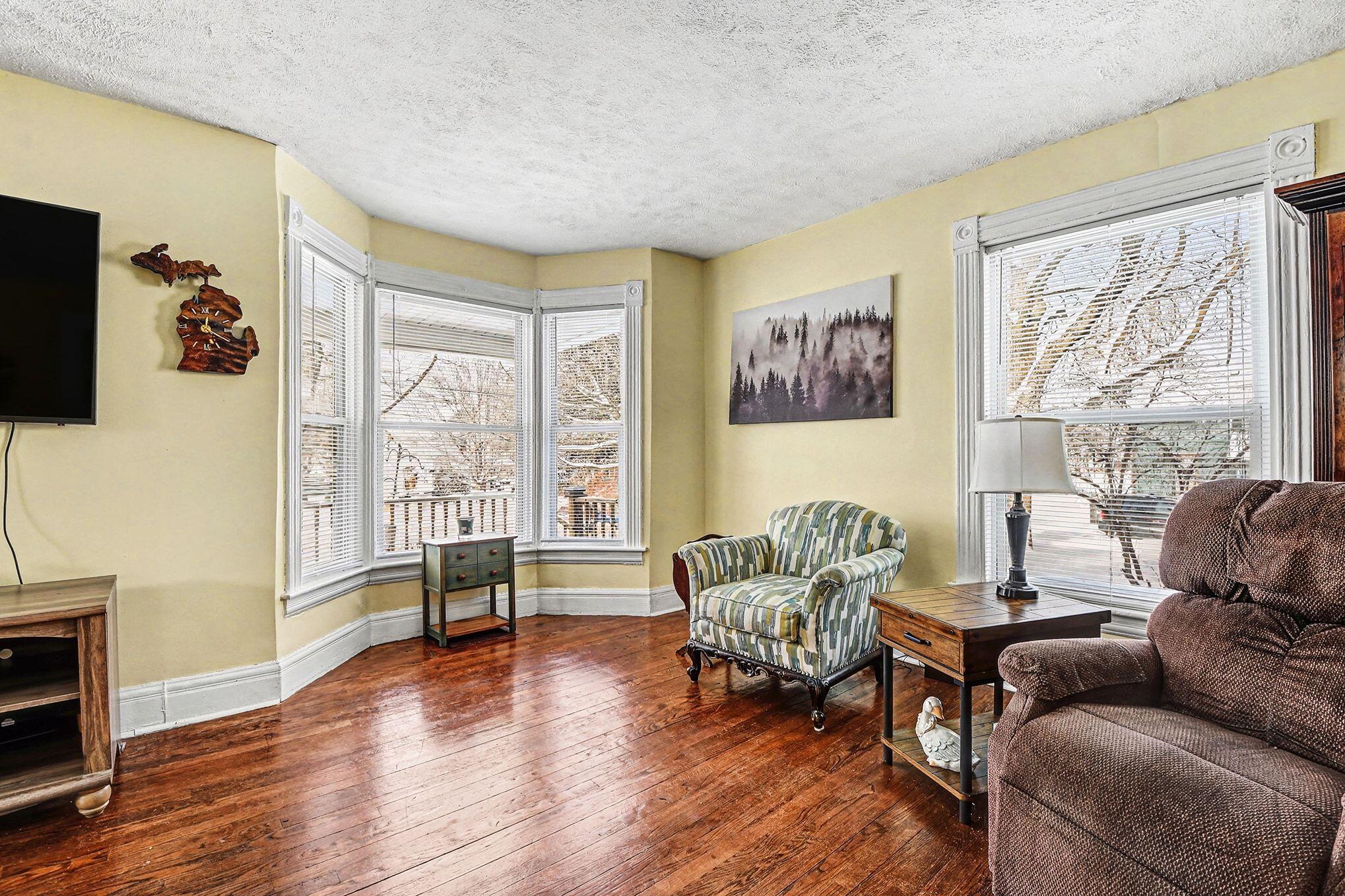 616 South Broas Street Belding, MI 48809 - Photo 5 of 24 005_file_6104