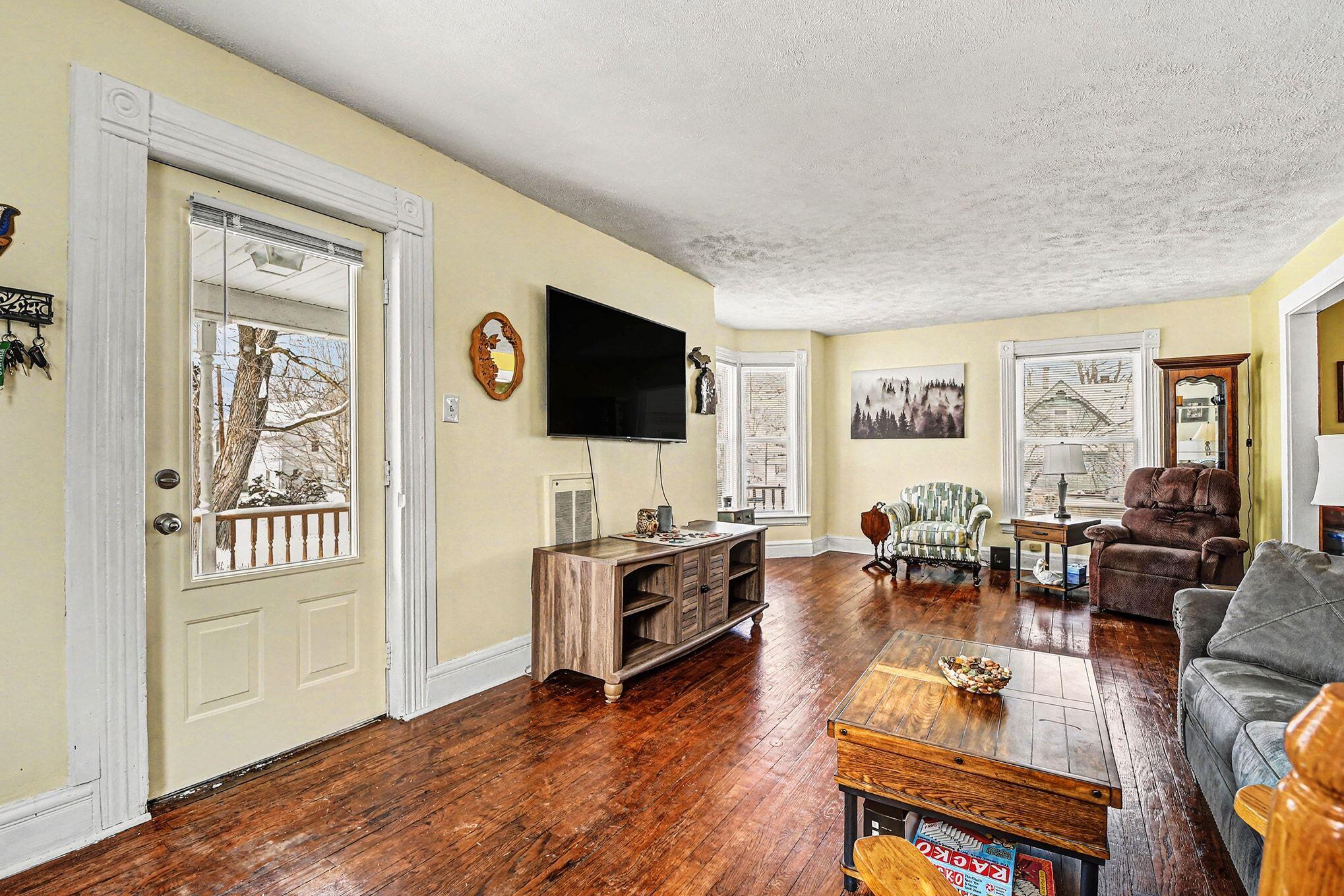 616 South Broas Street Belding, MI 48809 - Photo 7 of 24 007_file_4923