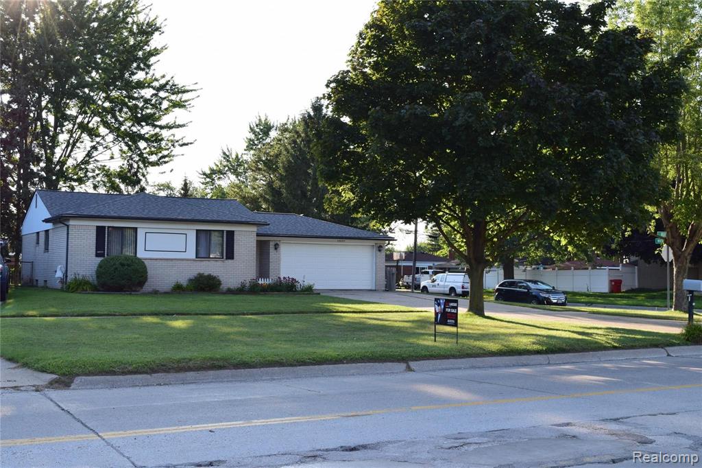 35499 Kelly Road Clinton Township, MI 48035 - Photo 4 of 22