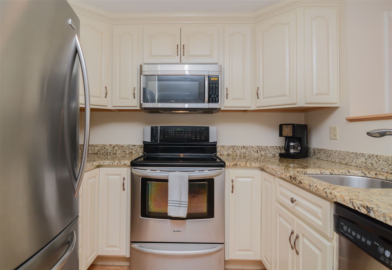 6 Spring Cove Road Nashua, NH 03062 - Photo 7 of 36