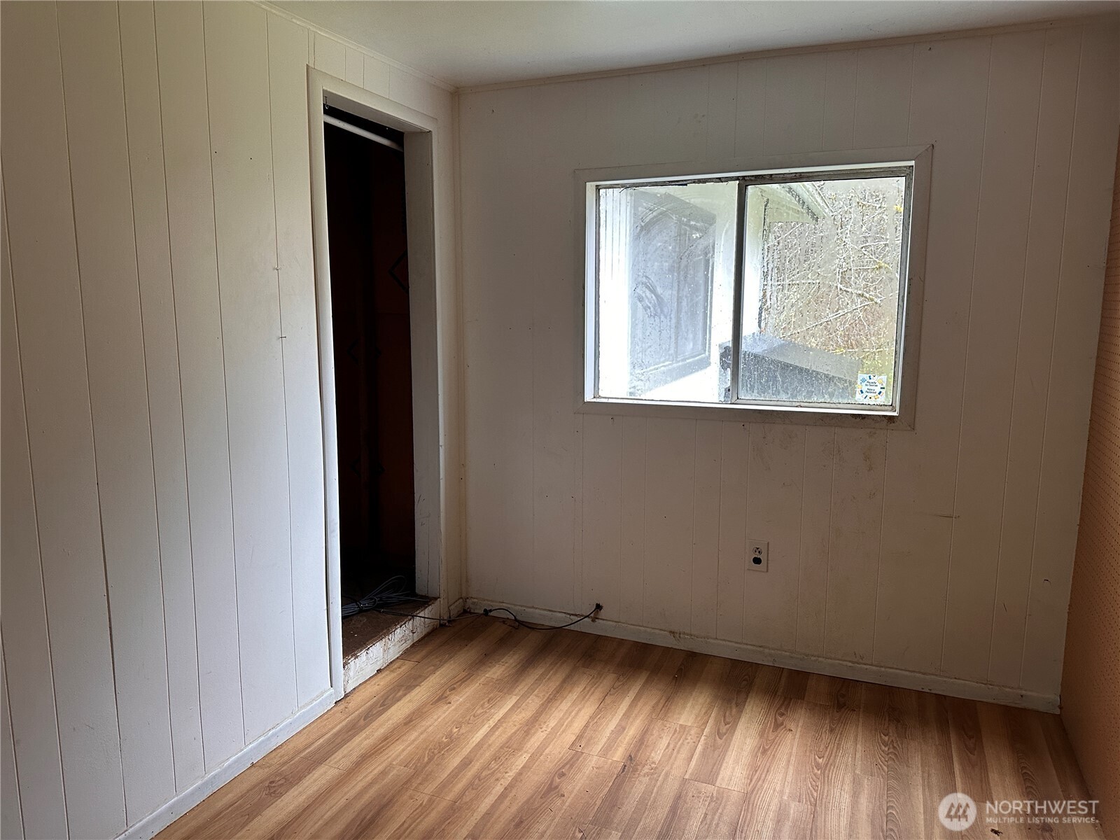 310 Butte Creek Road Raymond, WA 98577 - Photo 11 of 25 an empty room with wooden floor and windows