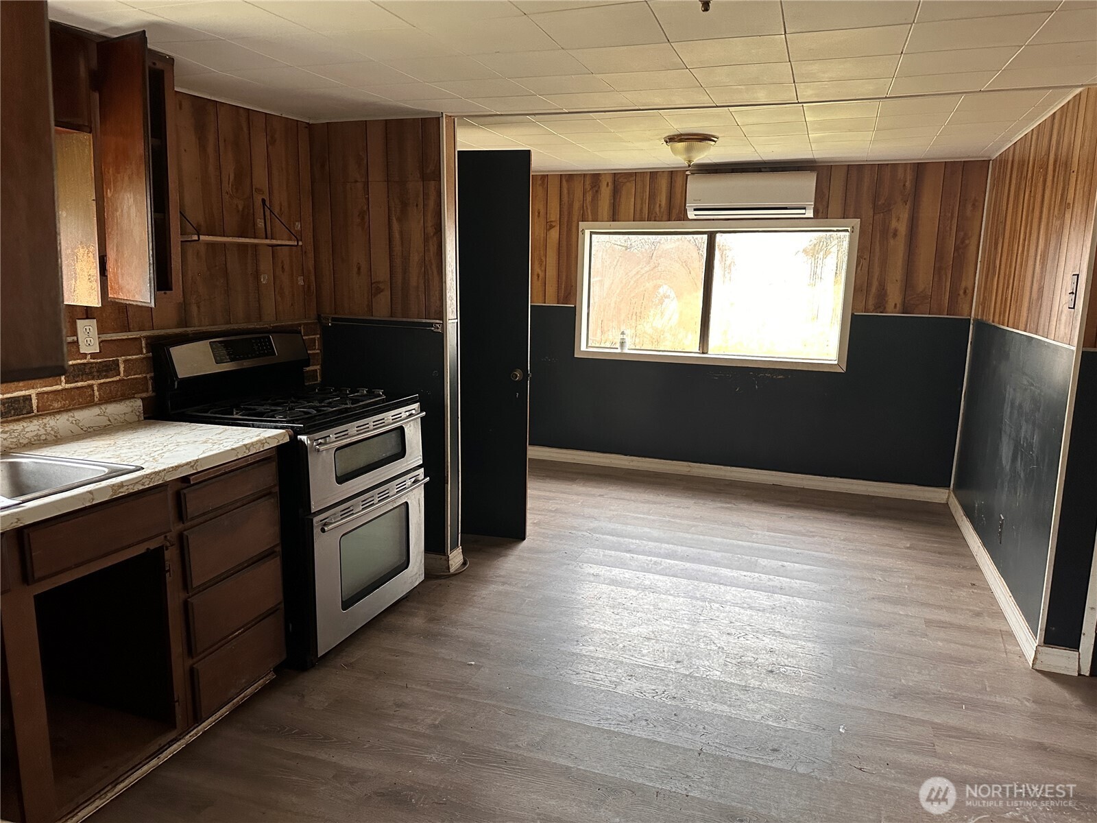 310 Butte Creek Road Raymond, WA 98577 - Photo 16 of 25 a kitchen with a stove a sink and a refrigerator