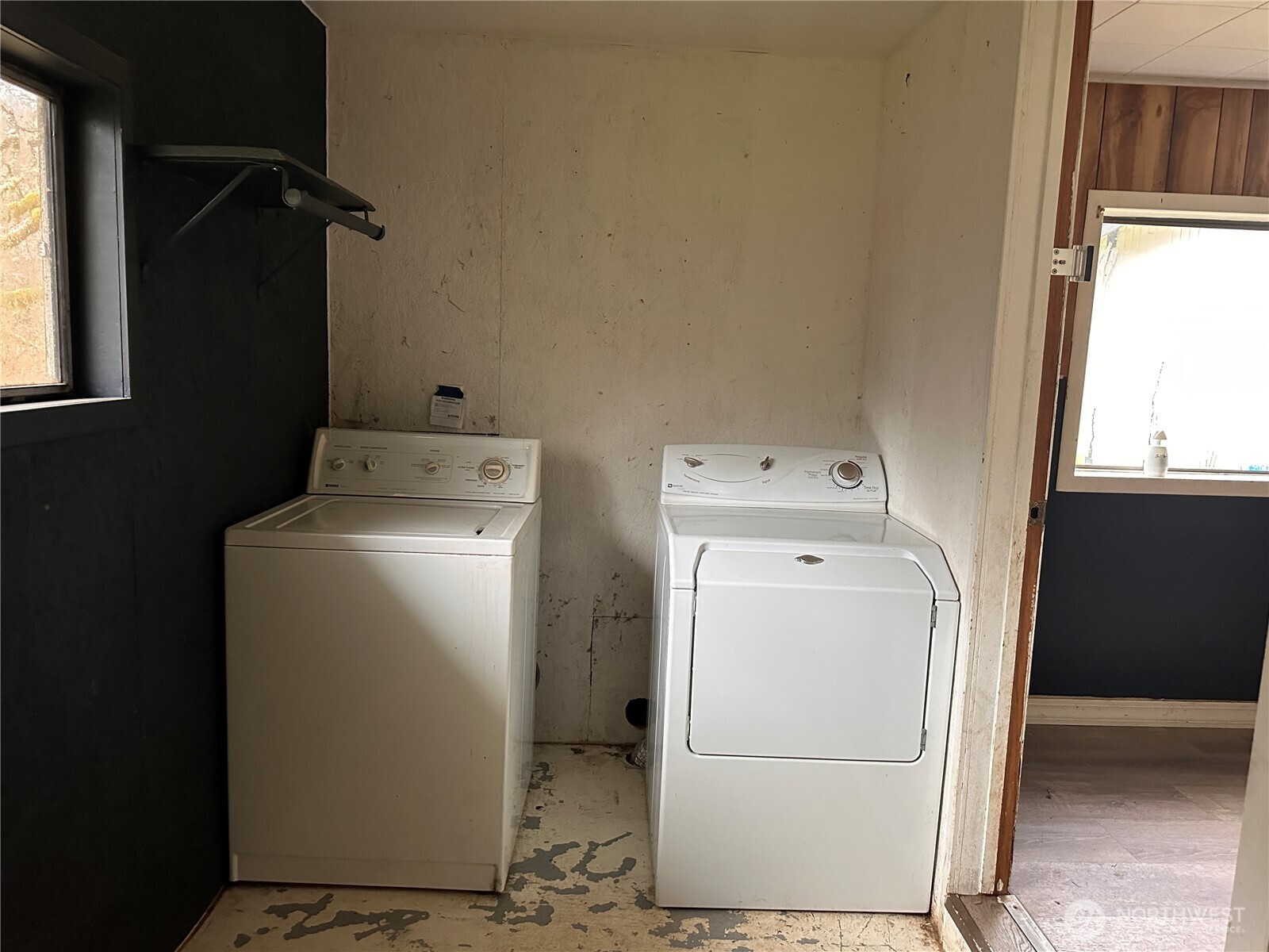 310 Butte Creek Road Raymond, WA 98577 - Photo 20 of 25 a utility room with dryer and washer