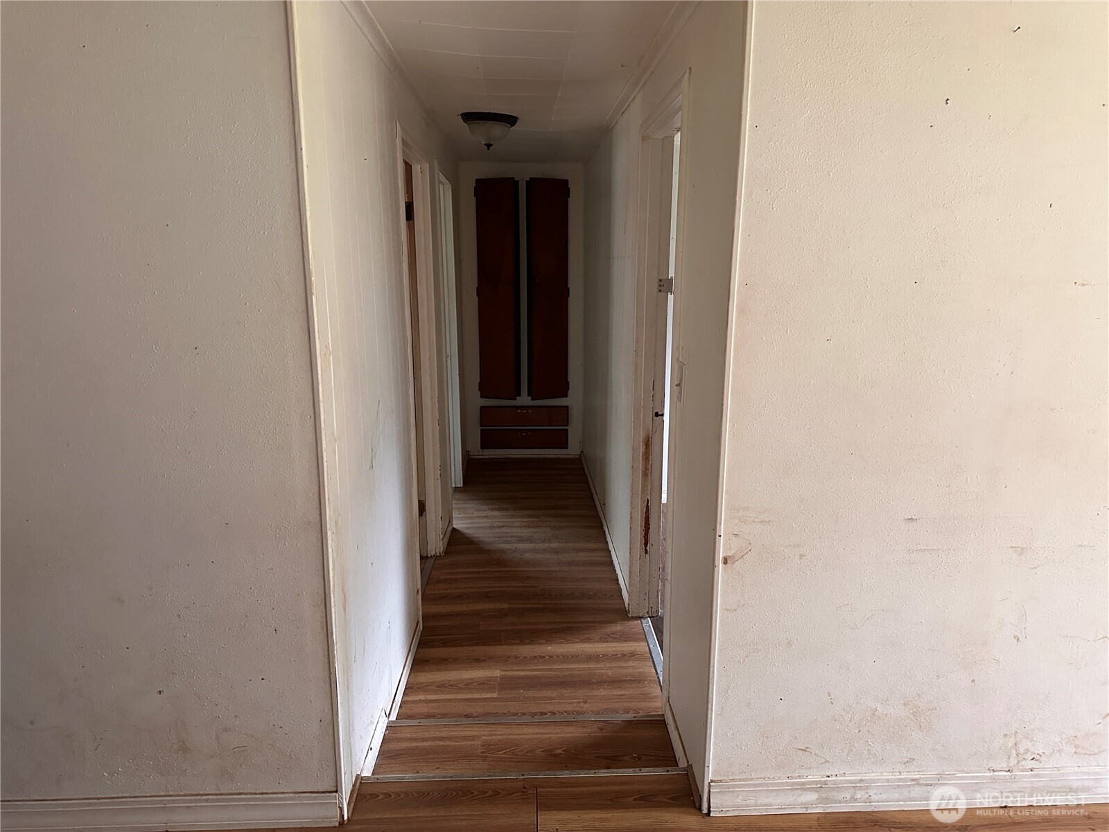 310 Butte Creek Road Raymond, WA 98577 - Photo 8 of 25 a view of a hallway with wooden floor