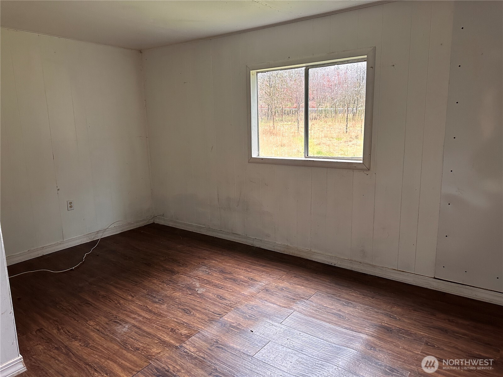 310 Butte Creek Road Raymond, WA 98577 - Photo 9 of 25 a view of an empty room with wooden floor and a window