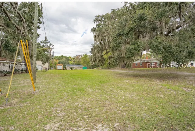 $150,000 | 411 Broad River Drive, Beaufort, SC 29906