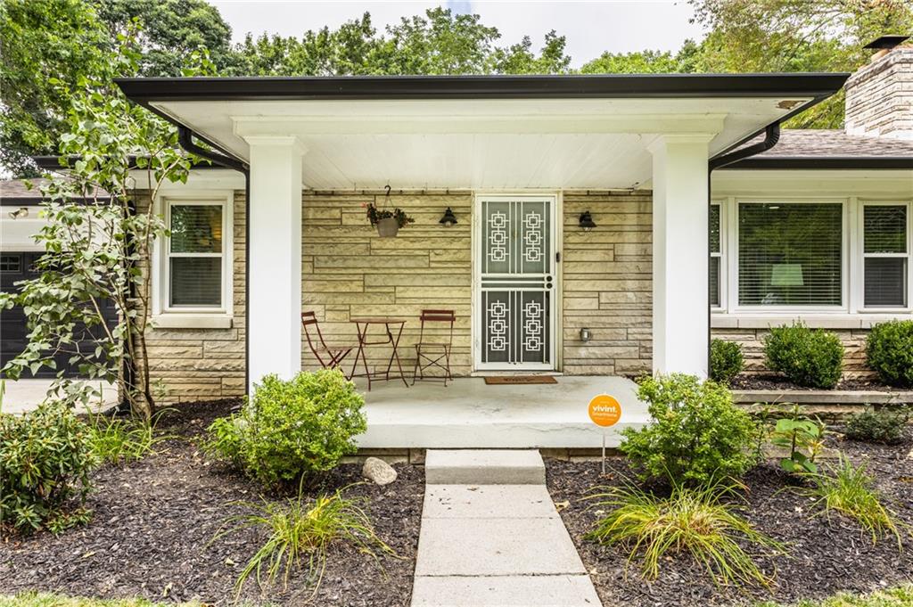 7604 Spring Mill Road Indianapolis, IN 46260 - Photo 3 of 35 Gallery Image 3