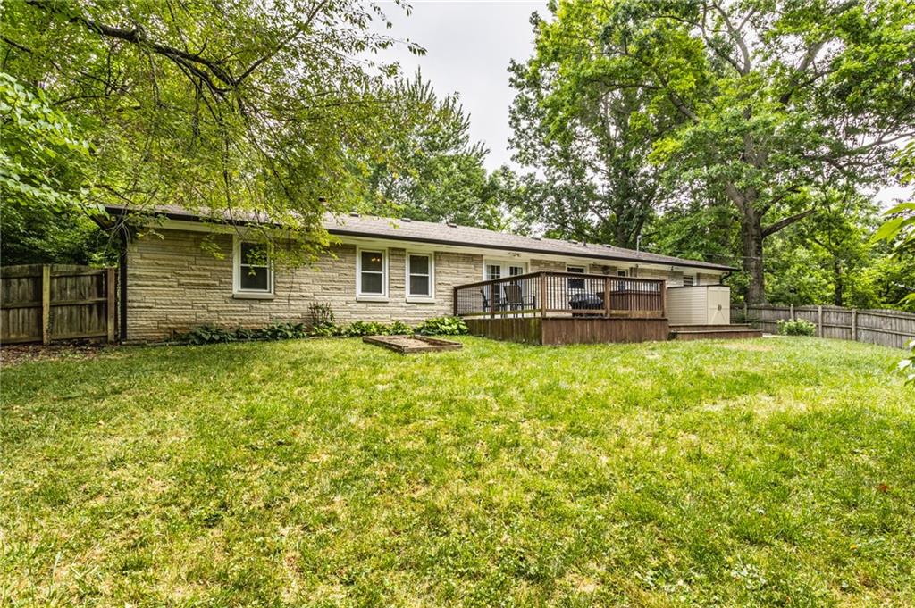 7604 Spring Mill Road Indianapolis, IN 46260 - Photo 33 of 35 Gallery Image 33