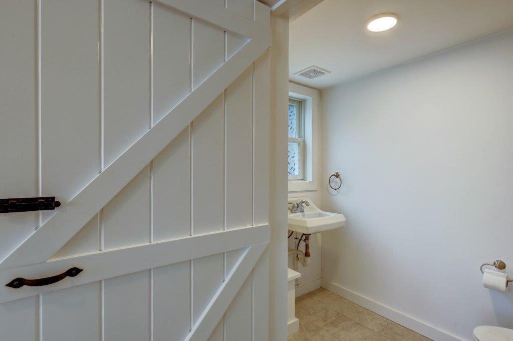 313 Main Street Wellfleet, MA 02667 - Photo 23 of 32 Barn Door