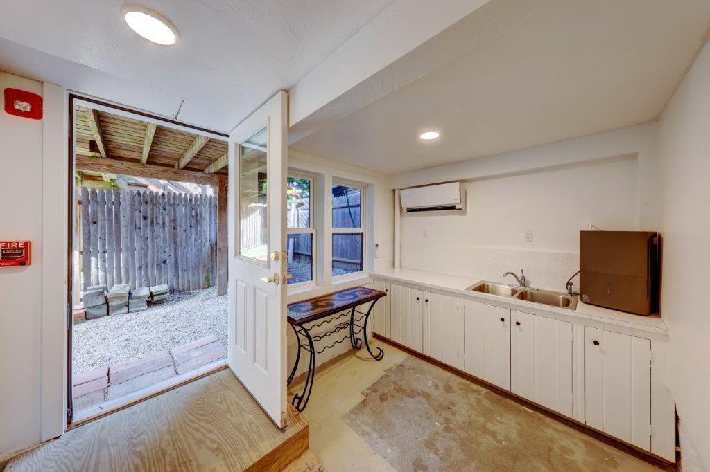 313 Main Street Wellfleet, MA 02667 - Photo 27 of 32 Common Area