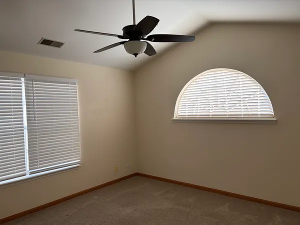 $2,400 | 113 North Barton Trail, Unit 113, Batavia, IL 60510