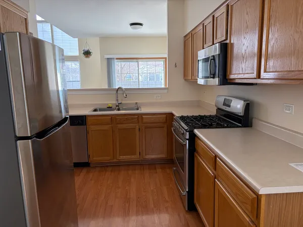 $2,400 | 113 North Barton Trail, Unit 113, Batavia, IL 60510