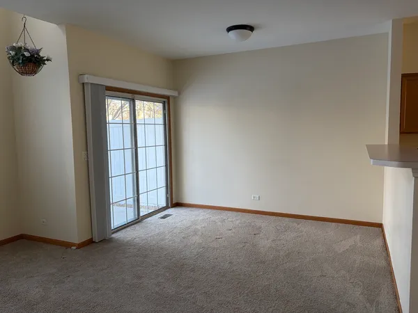 $2,400 | 113 North Barton Trail, Unit 113, Batavia, IL 60510