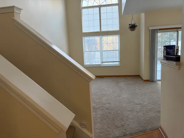 $2,400 | 113 North Barton Trail, Unit 113, Batavia, IL 60510