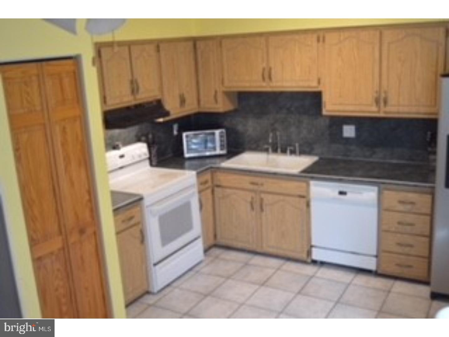2102 Walnut Ridge Drive Pottstown, PA 19464 - Photo 4 of 13 Gallery Image 4