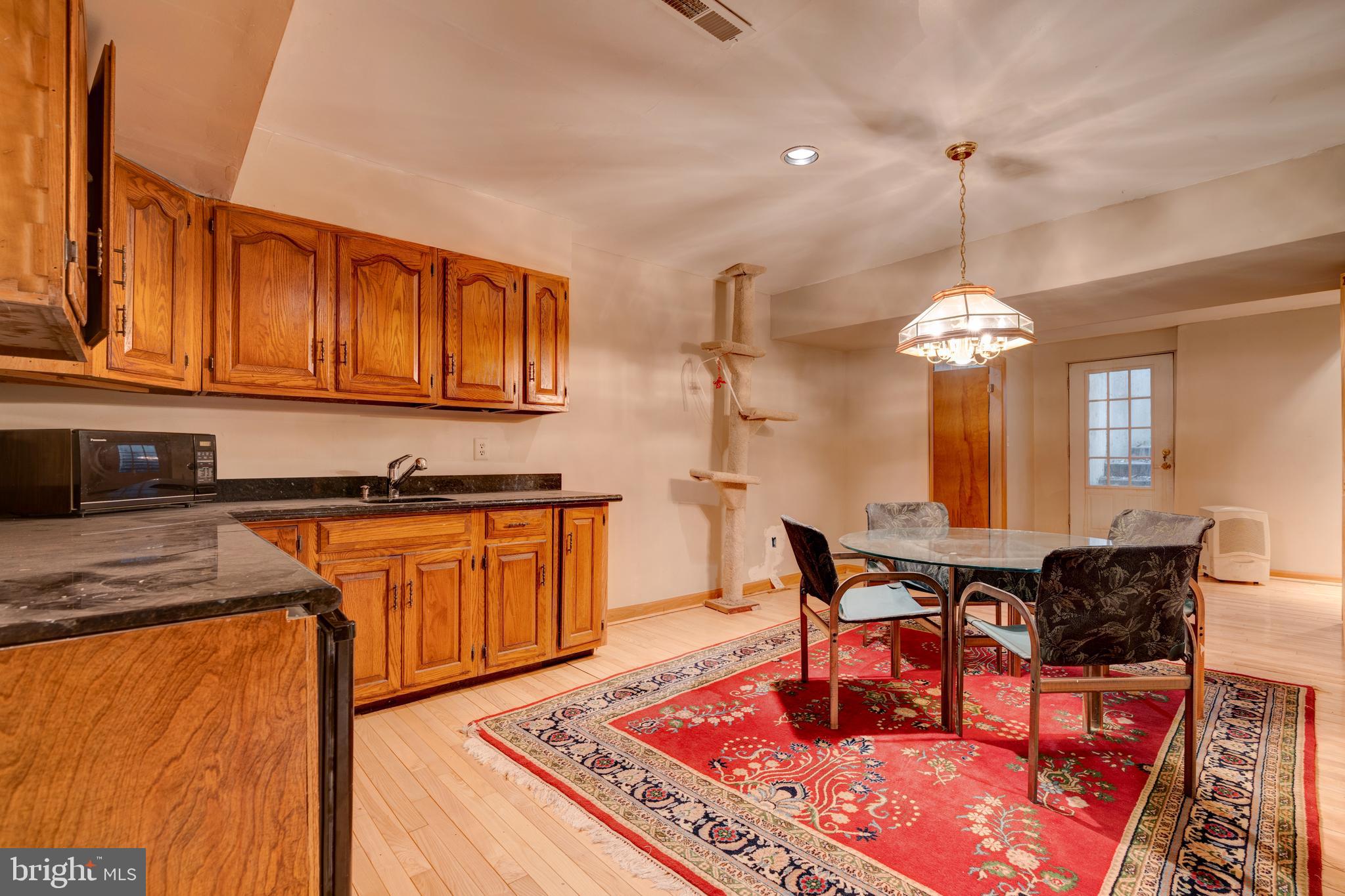 2020 Hunter Mill Road Vienna, VA 22181 - Photo 15 of 25 Gallery Image 15