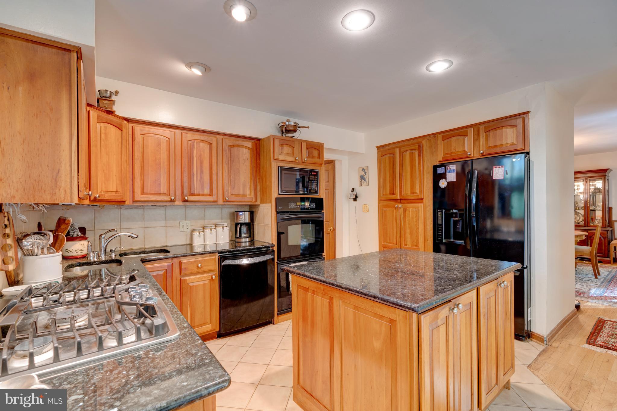 2020 Hunter Mill Road Vienna, VA 22181 - Photo 3 of 25 Gallery Image 3